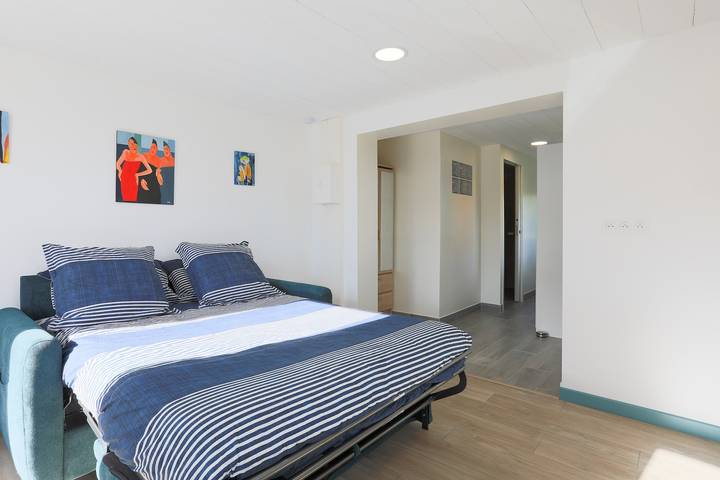 Chambre d'hôtes 'Fusains 5 Petit-déjeuner Vue Mer' avec vue sur la mer, jardin partagé et Wi-Fi in Saint-Quay-Portrieux, Côte de Goëlo