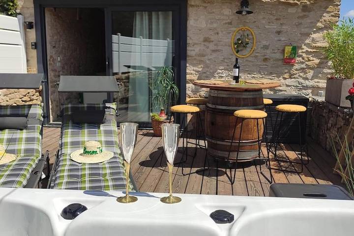 Location de vacances pour 5 personnes, avec Jacuzzi ainsi que Terrasse et Vue à Panossas