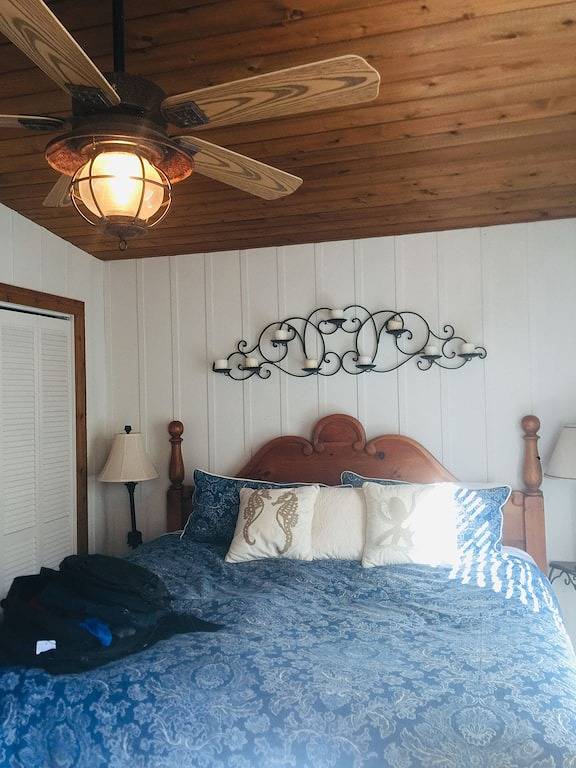 Vacation rental for 20 people, with yard and hot tub in Brevard County