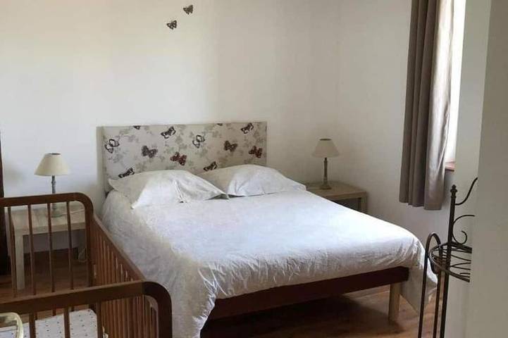 Country cottage with air conditioning and garden in Auvergne in Le Bouchaud, Vichy region