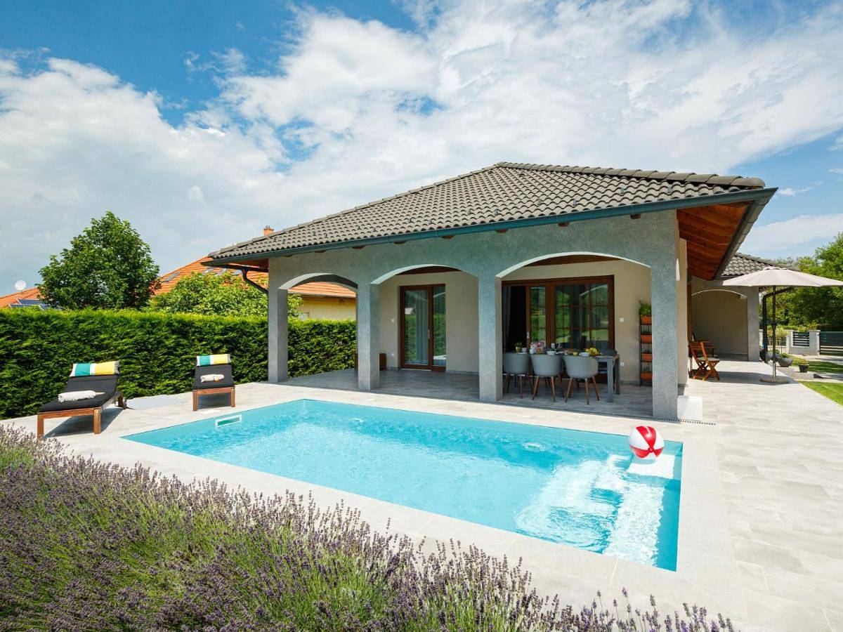 Villa in Balatonszemes, Plattensee Südufer
