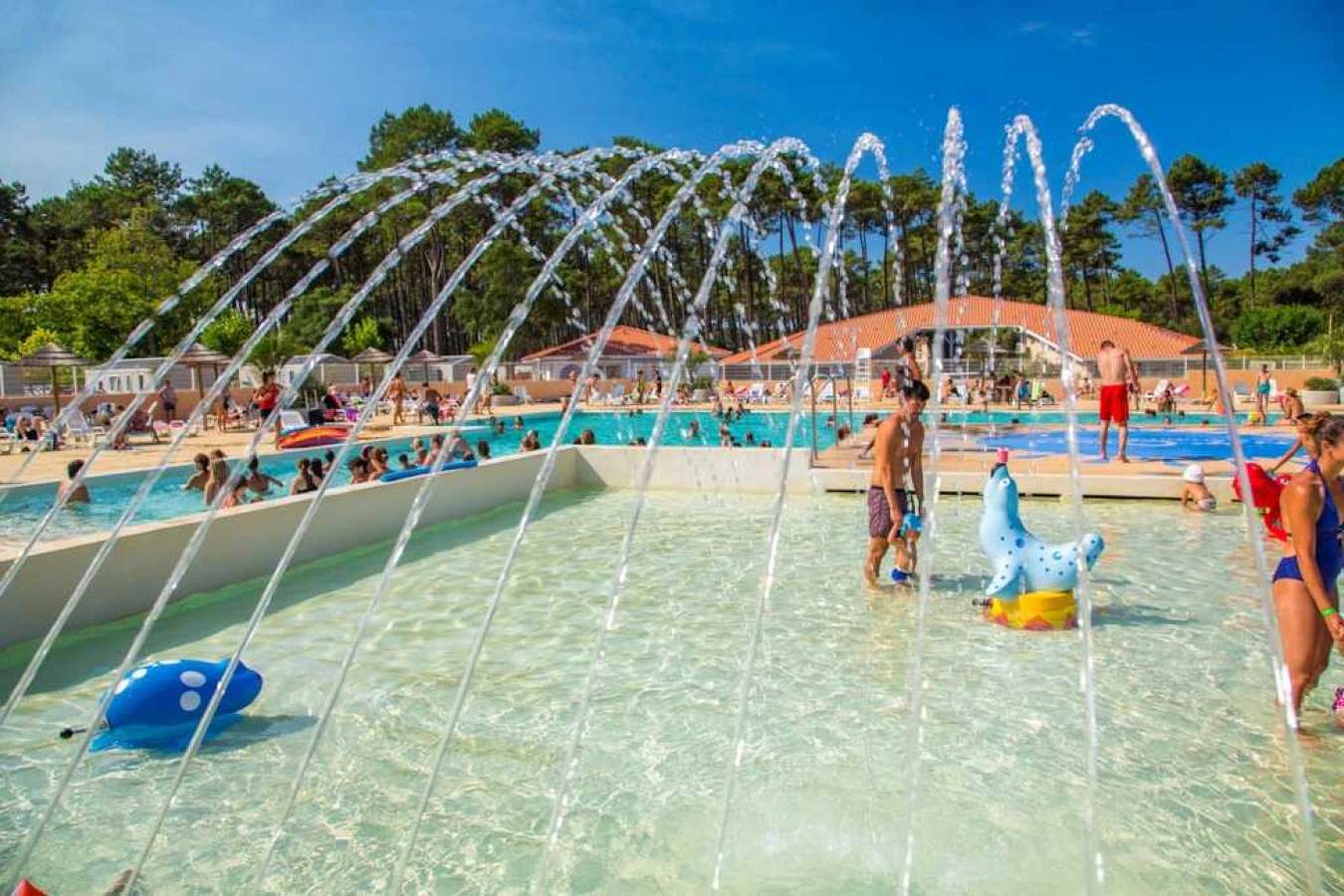 Zecamping 4* animé 500m plage parc aquatique locatif clim 36m2 6 pers in Seignosse, Côte d’Argent