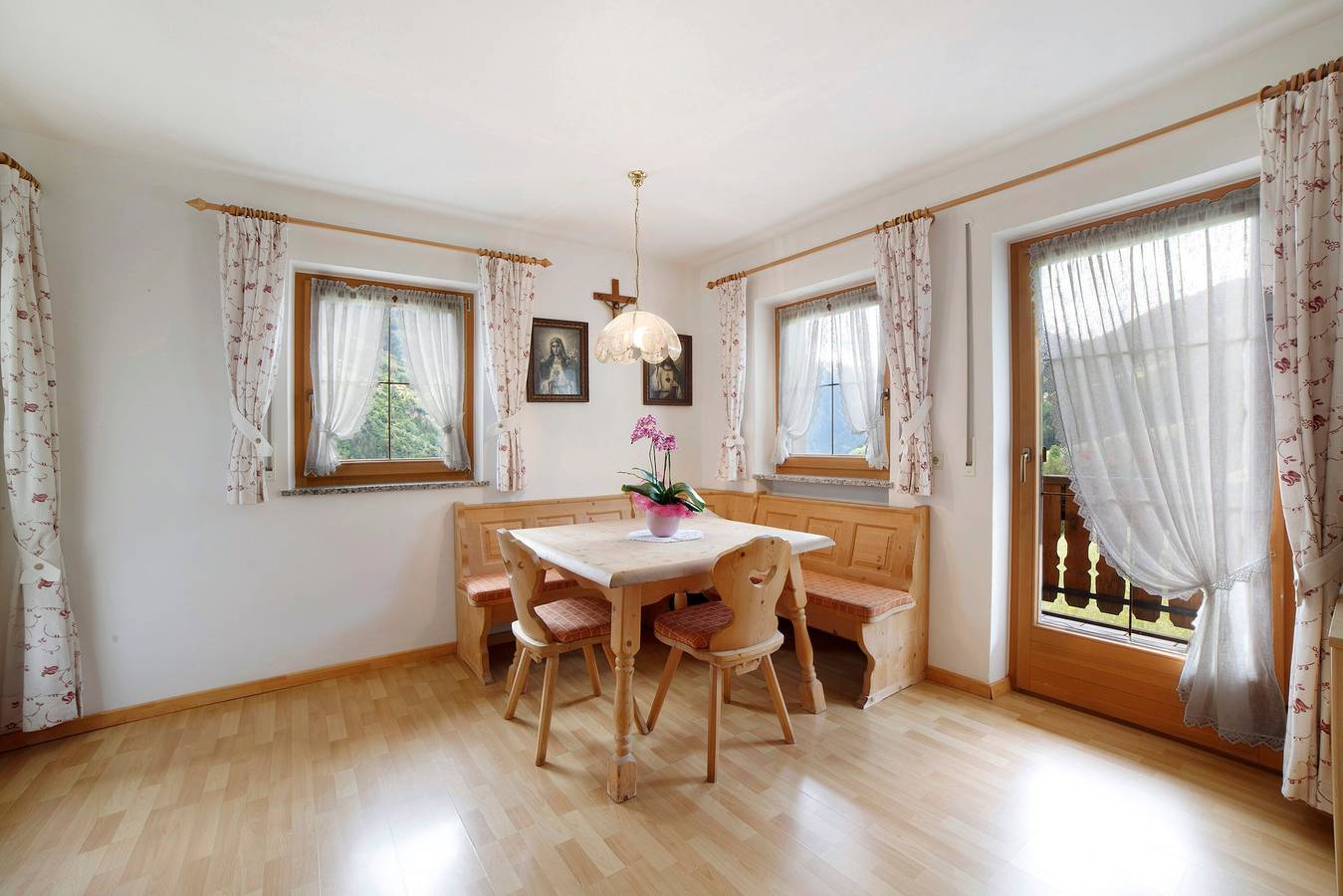 Ganze Wohnung, Ferienwohnung 'Hienerhof' mit Bergblick, privater Terrasse und Wi-Fi in Ulfas, Moos in Passeier