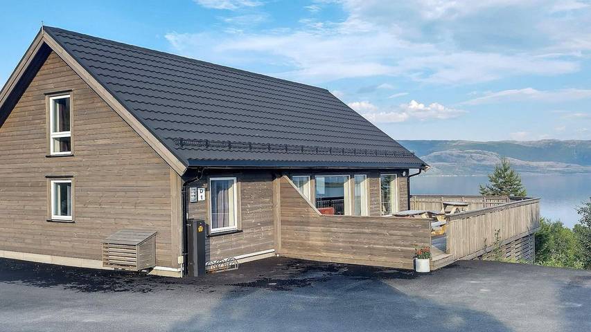 Ferienhaus für 8 Personen, mit Terrasse in Leka