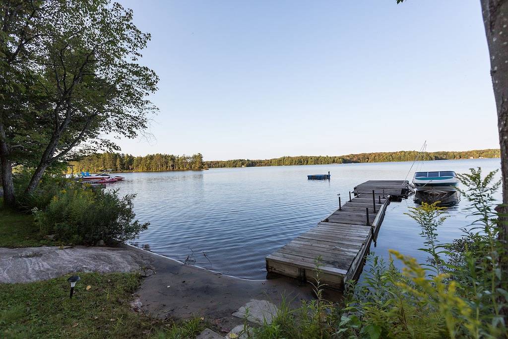 Lakefront Muskoka Retreat 4 Bedroom Cottage in Muskoka