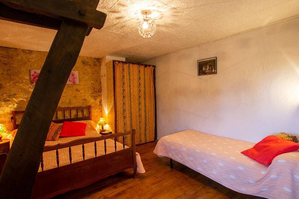 Entire apartment, House with garden, Wifi, pets accepted, parking in Beynac in Beynac-et-Cazenac, Périgord Noir