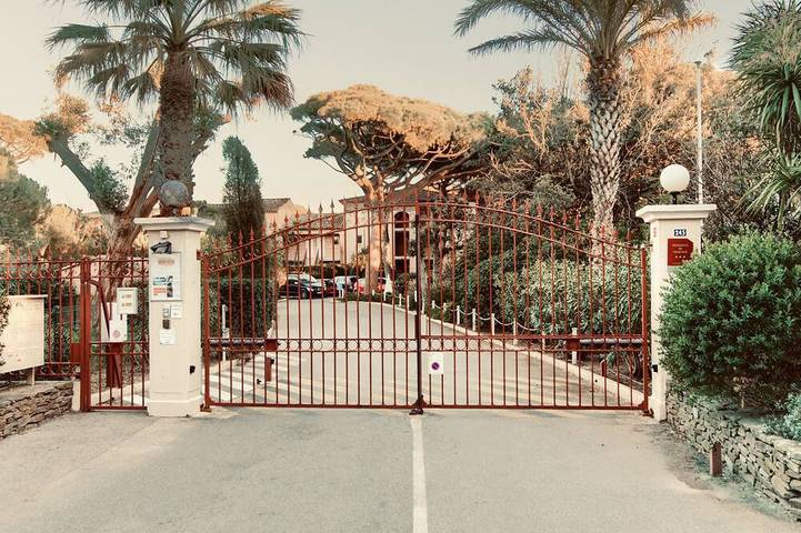 Appartement de vacances pour 4 personnes, avec piscine ainsi que balcon et jardin