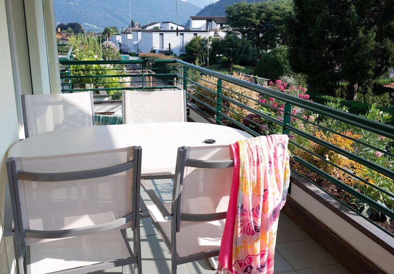 Ganze Ferienwohnung, 2Zi-Woh, sonniger Balkon, beheizter Pool, Apr-Okt in Caslano, Luganersee