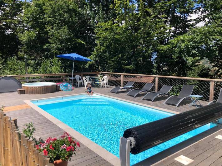 Location de vacances pour 4 personnes, avec piscine ainsi que vue et jardin, animaux acceptés à Sainte-Agnès (Isère)