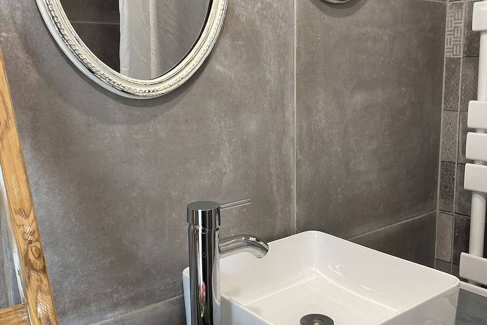 Appartement entier, Studio avec piscine privée pour vous le soir !  La Campagne à la ville 2 pers in Cholet, Région de Cholet