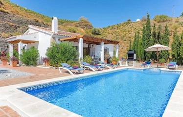 Casa rural para 4 personas, con vistas además de piscina y jardín en Canillas de Albaida