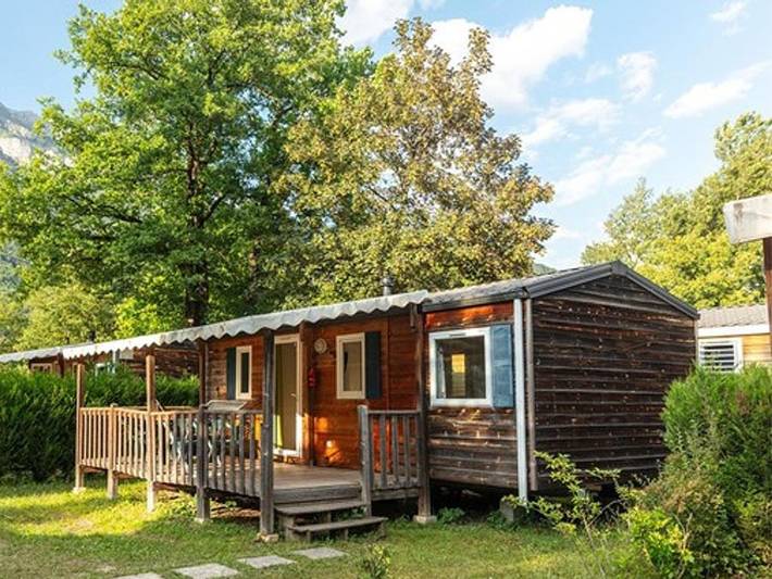 Flower Camping Les Iles - Mobilhome 4 personnes - Homeflower Premium 29m² - 2 chambres - Terrasse semi-couverte - TV - Lave-vaisselle - Clim - Draps Inclus in Passy, Pays du Mont-Blanc