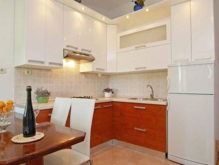 Ganze Wohnung, "Zeljka" mit Terrasse in Pakostane, Zadar