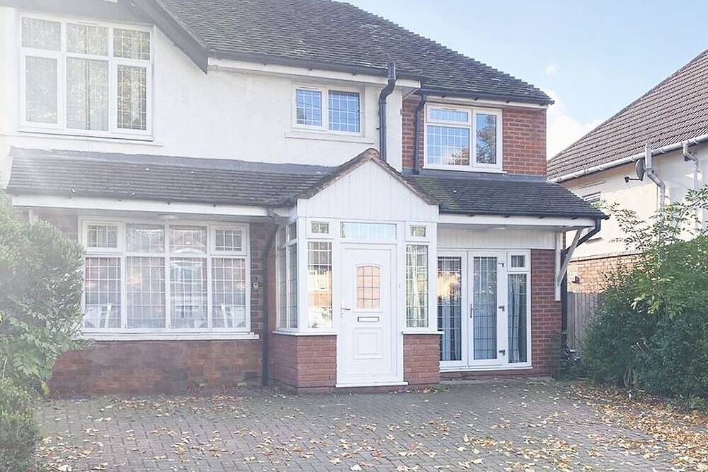 Midlands Contractor Team House in Walsall, Birmingham Area