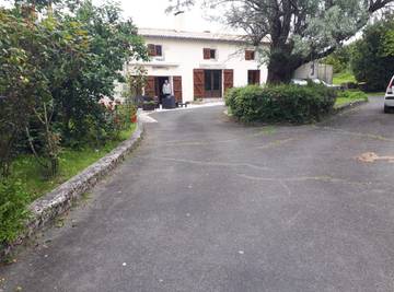 Gîte pour 6 personnes, avec jardin et terrasse à Cozes