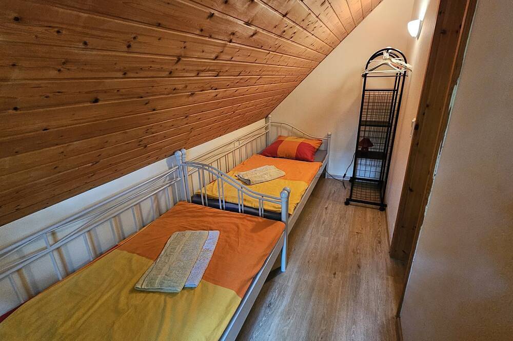 Ganze Wohnung, Gemütliche Ferienwohnung in mitten der Natur, mit Terrasse und Grillplatz in Kuchelmiß, Mecklenburgische Seenplatte