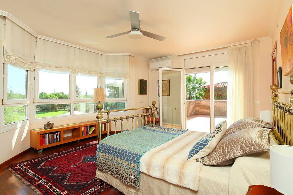 Wunderbares alleinstehendes Ferienhaus mit  W-Lan, Klimaanlage, privatem Pool, Tv und Innenhof in Reus, Costa Dorada