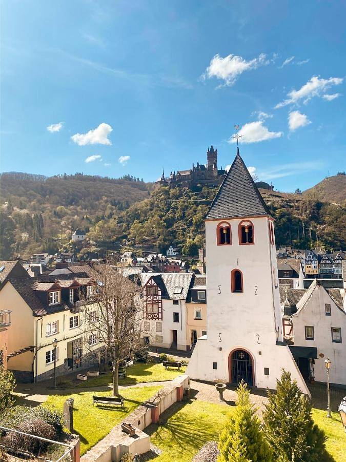Ferienhaus für 9 Personen, mit Balkon und Terrasse sowie Ausblick in Reichsburg Cochem