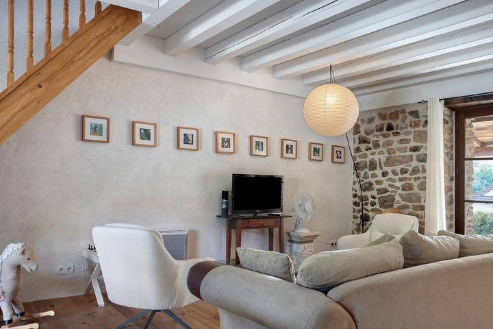 Vakantiehuis 'Domaine De Bellac - Le Cabriolet' met Gedeeld Zwembad, Terras en Wi-Fi in Roussines, Regionaal Natuurpark van de Perigord-Limousin