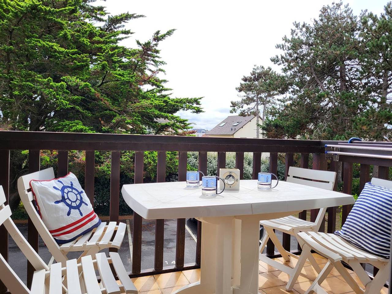 Estudio entero, Estudio en Merville-Franceville con balcón, a 1 min de la playa e incluye parking privado y dos bicicletas in Merville-Franceville-Plage, Región de Caen