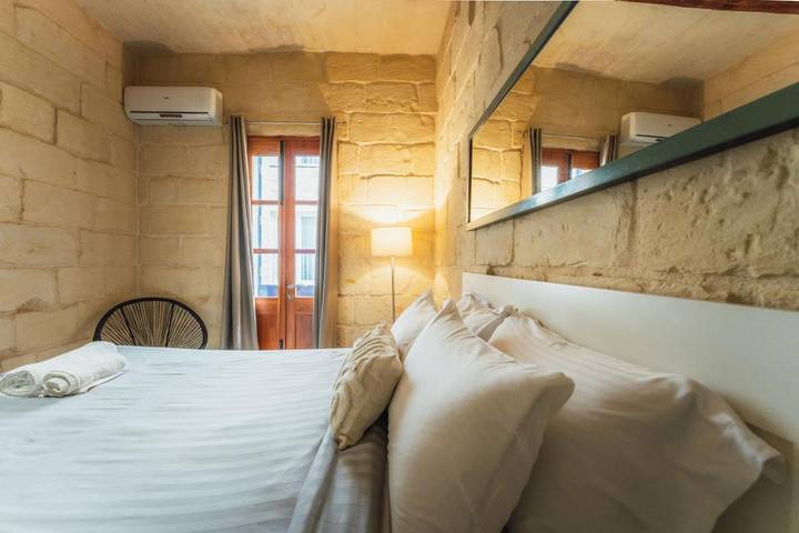 Maison d’hôte pour 2 personnes, avec terrasse ainsi que piscine et jardin à San Giljan - 4