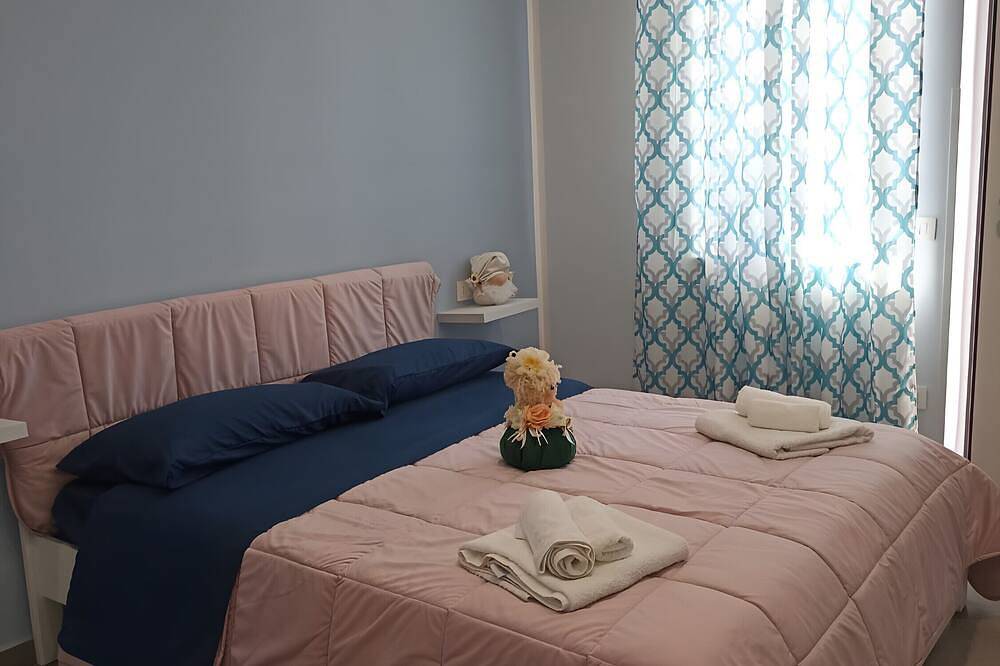 Entire apartment, Room 'La Fiesta' with Sea View, Wi-Fi and Air Conditioning in Capaccio, Cilento