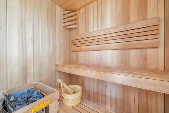Location de vacances pour 8 personnes, avec Balcon et Terrasse ainsi que Jardin et Sauna à Chessy