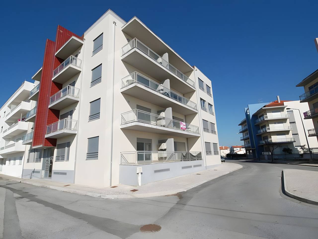 Apartamento inteiro, Apartamento 'Pérola Do Oeste' com Piscina Partilhada, Wi-Fi e Ar Condicionado in Praia de São Martinho do Porto, São Martinho do Porto