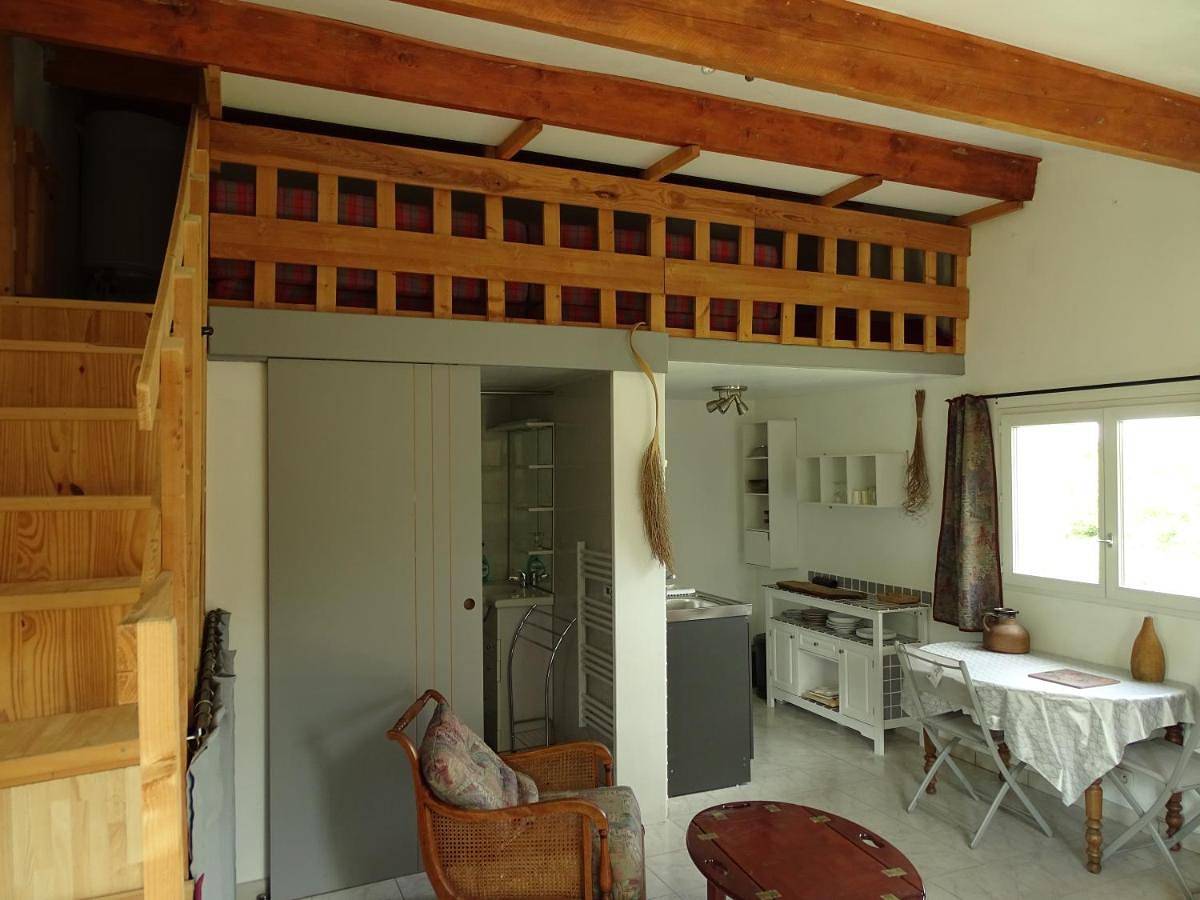 Double Room with Private Bathroom in Saint-Ambroix, Parc national des Cévennes