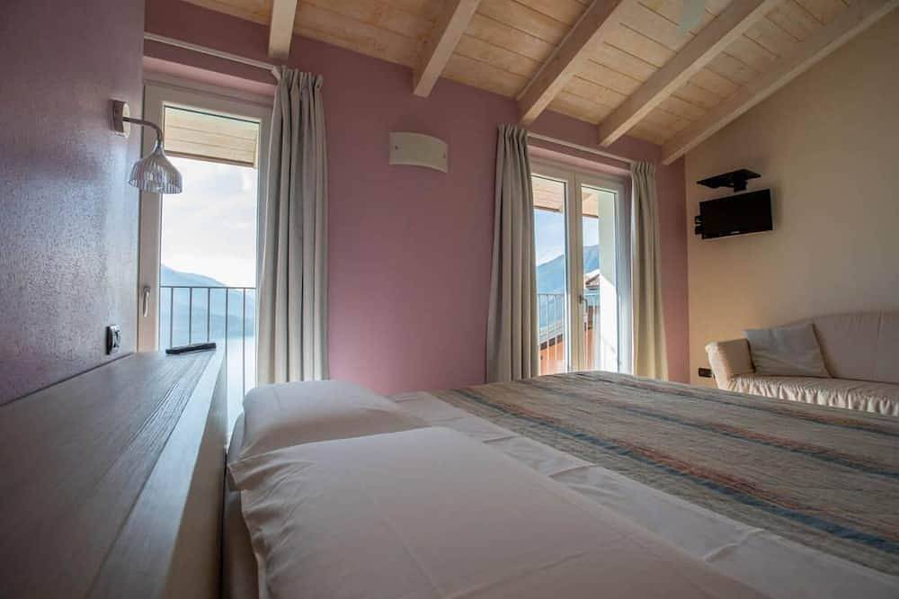 Ganze Wohnung, Residence Cafelicita - Apart. Allegria -  Lake View, Infinity Pool and Jacuzzi in San Carlo (Como), Gravedona ed Uniti