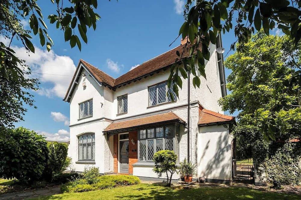 Northfield Cottage, Games Arcade Dog Friendly Nec in Hampton in Arden, Solihull