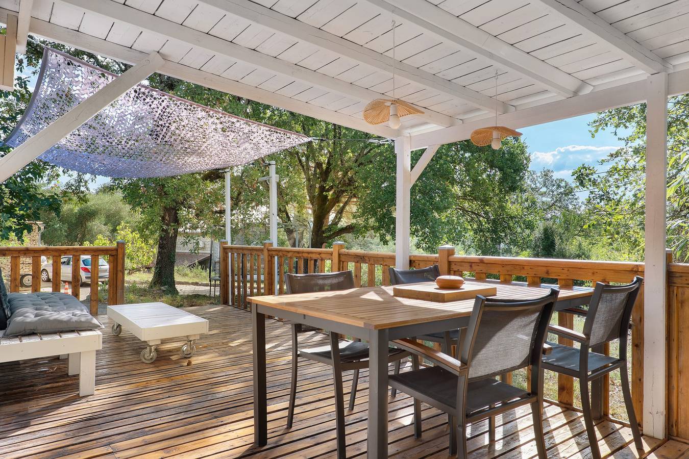 Bungalow "L’échappée" con vista montagna, Wi-Fi e aria condizionata in Saint-Alban-Auriolles, Ardèche