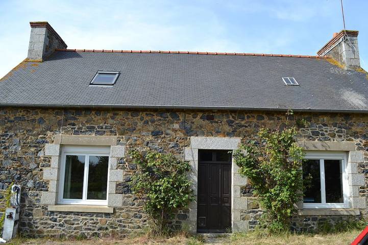 Gîte pour 2 personnes, avec jardin à Pléguien