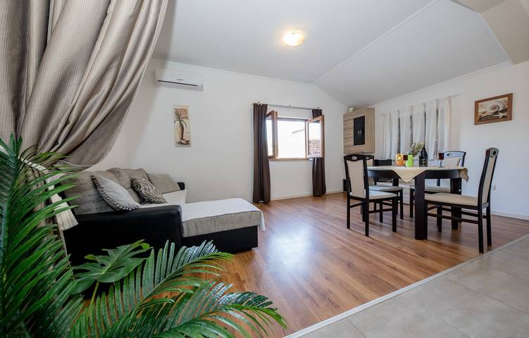 Apartamento entero, Vladimir Rab A4 in Gradsko Kupaliste (Rab town), Ciudad de Rab