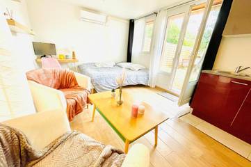 Gîte pour 2 personnes, avec terrasse ainsi que jardin et vue à Claye-Souilly