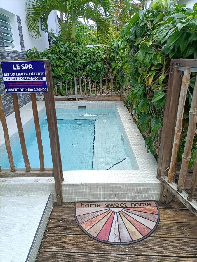 Gîte pour 2 personnes, avec terrasse et jacuzzi dans Plage de la Caravelle - 4