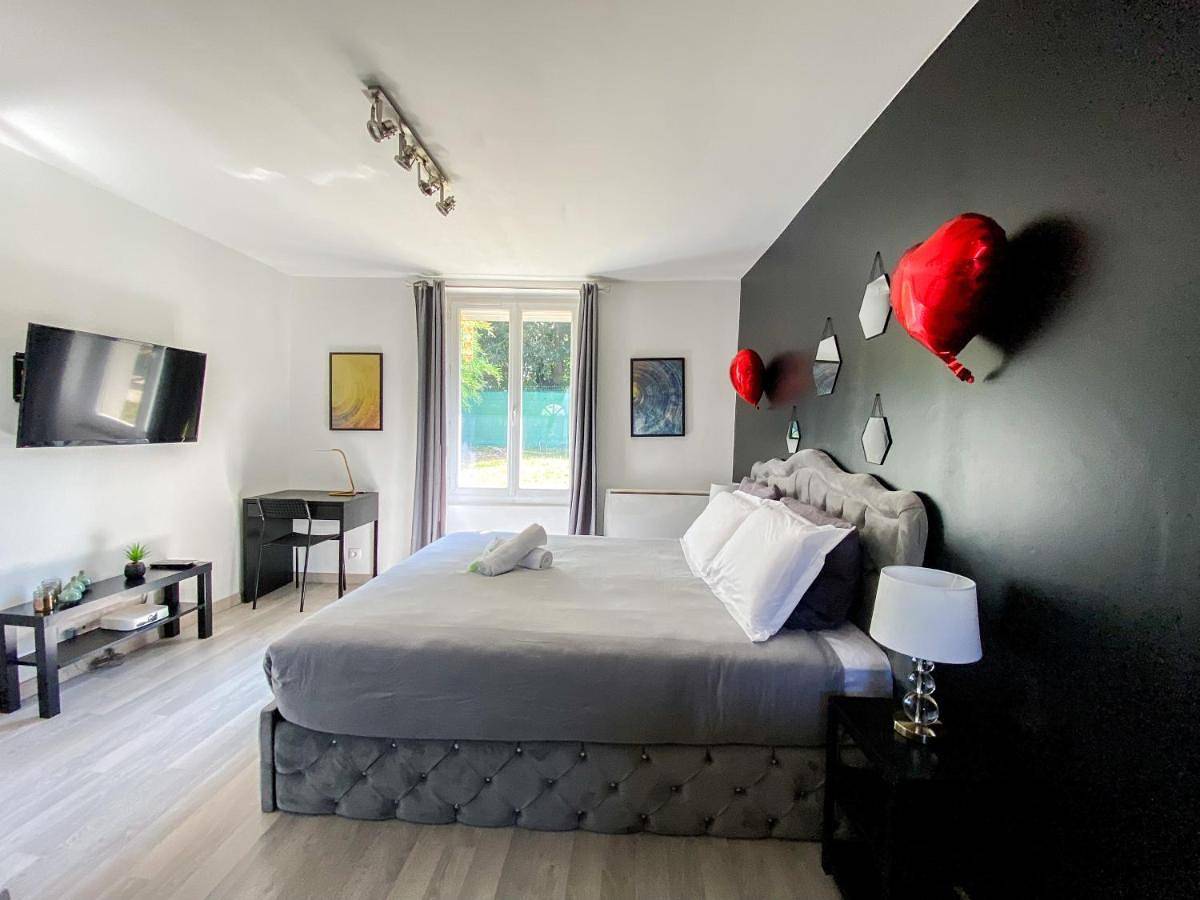 Appartement entier, Joli studio avec jardin - Gare Rer C -proche Paris in Brétigny-sur-Orge, Essonne