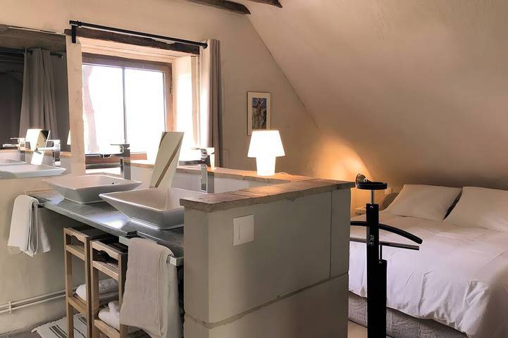Gîte pour 4 personnes, avec jardin ainsi que terrasse et piscine à Cravant-les-Côteaux - 4