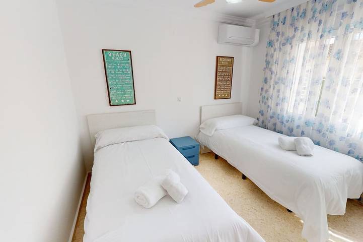 Chalet für 7 Personen, mit Terrasse und Garten sowie Pool in Oliva - 4