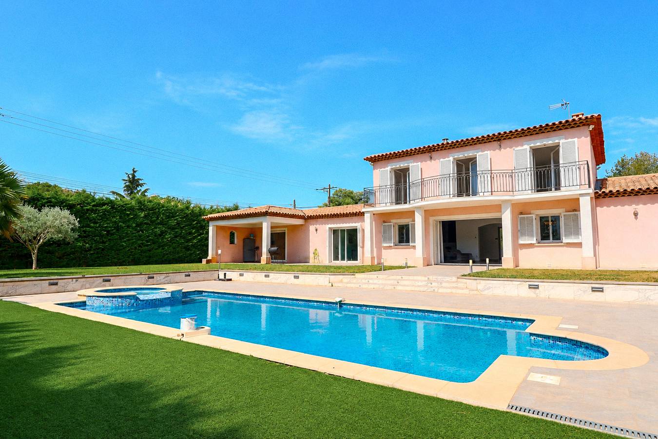 Villa Moderne au Calme à 10' du Centre-Ville in Antibes, Mediterranean Coast (France)