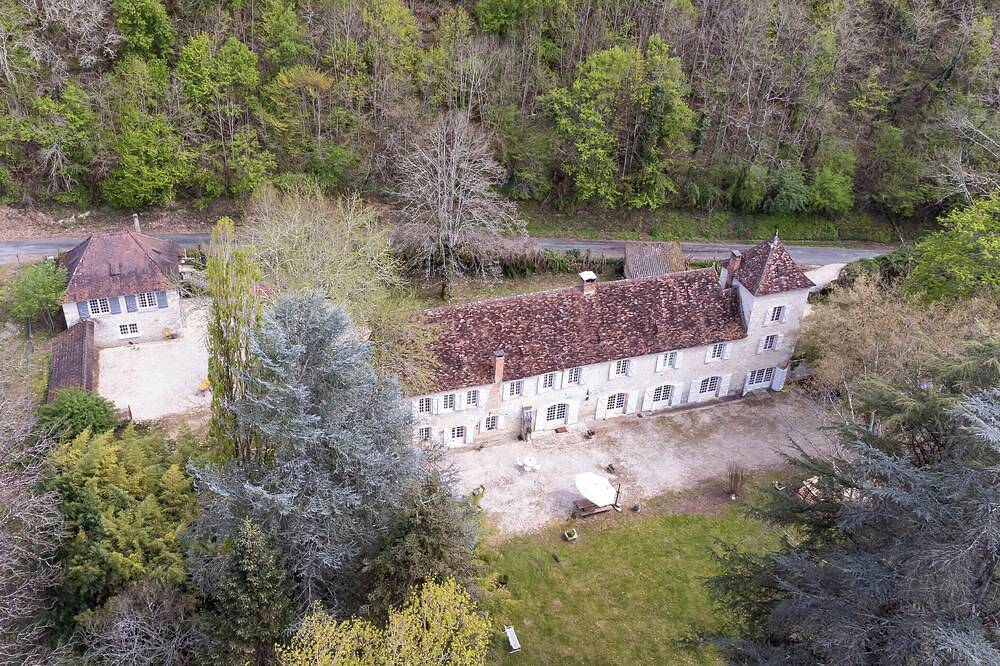 Dans un écrin de verdure, maison pour 4, à la frontière du Lot et du Périgord in Le Roc, Quercy