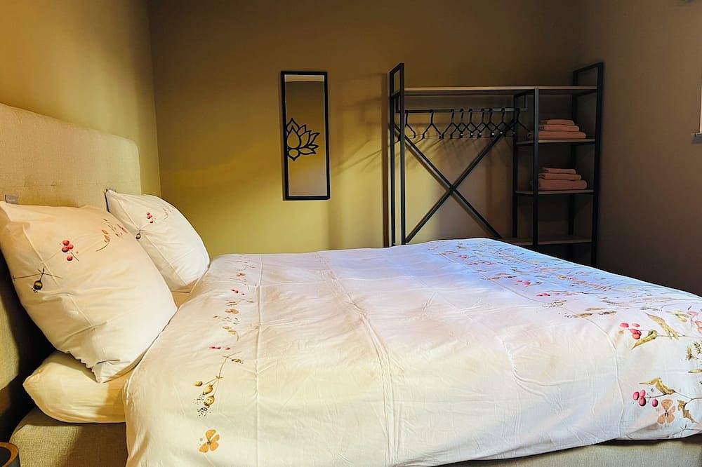 Luxury villa with jacuzzi. Perfectly located in wooded area, close to downtown! in Lommel, Limburg (Belgien)