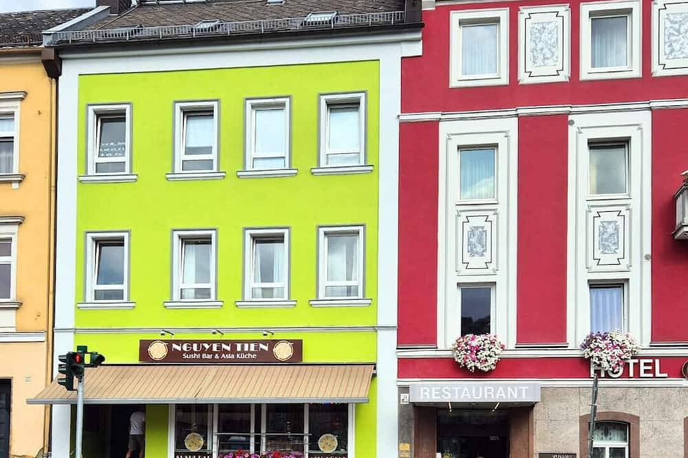 Ganze Wohnung, Baliapartment, Küche, Parkplatz, 24h Digital Checkin, Wlan 150Mbit in Hof, Oberfranken