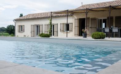 Cottage pour 6 personnes, avec terrasse ainsi que piscine et jardin à Mondragon