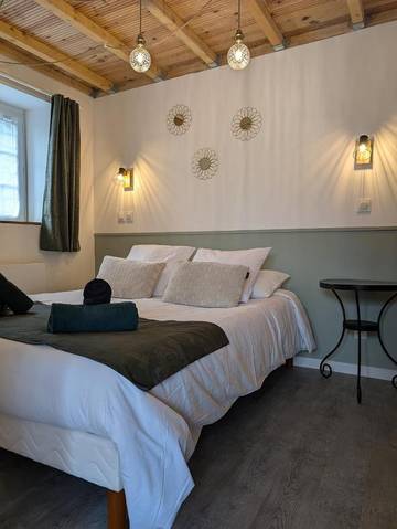 Gîte pour 6 personnes, avec jacuzzi et jardin, animaux acceptés à Plouvorn