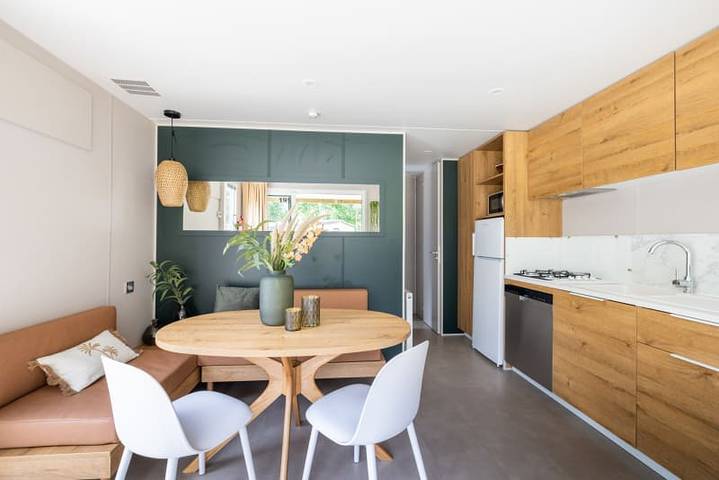 Caravane pour 4 personnes, avec balcon/terrasse ainsi que vue sur le lac et terrasse à Coëx - 2