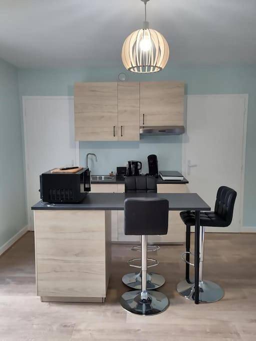 Appartement entier, Appartement refait à neuf pour 3 personnes avec wi-fi in Vic-sur-Cère, Région d'Aurillac