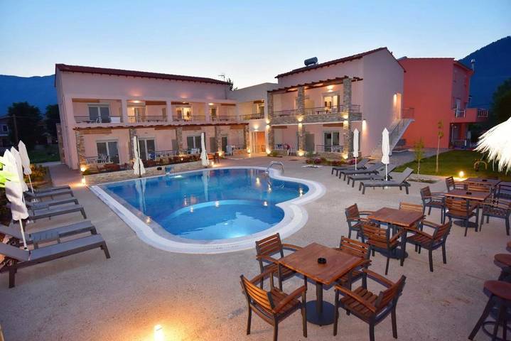 Ferienwohnung für 4 Personen, mit Ausblick und Garten sowie Kinderpool und Pool - 1