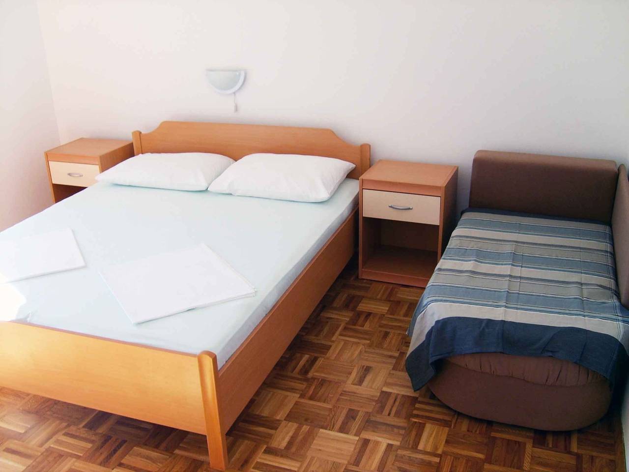 Ganze Ferienwohnung, Ferienwohnung in ruhiger Lage mit Grillmöglichkeit in Lopar, Rab