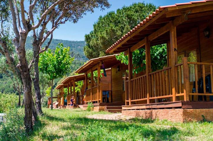 Camping pour 5 personnes, avec Terrasse et Jardin ainsi que Bassin pour enfant et Piscine